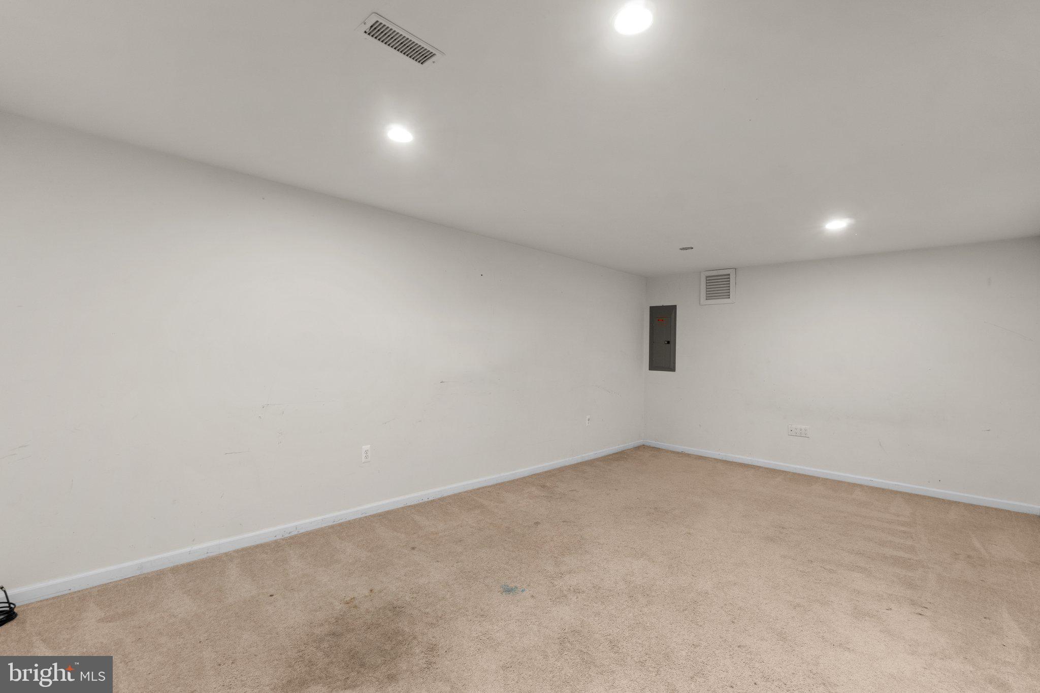 215 Bishops Glen Dr