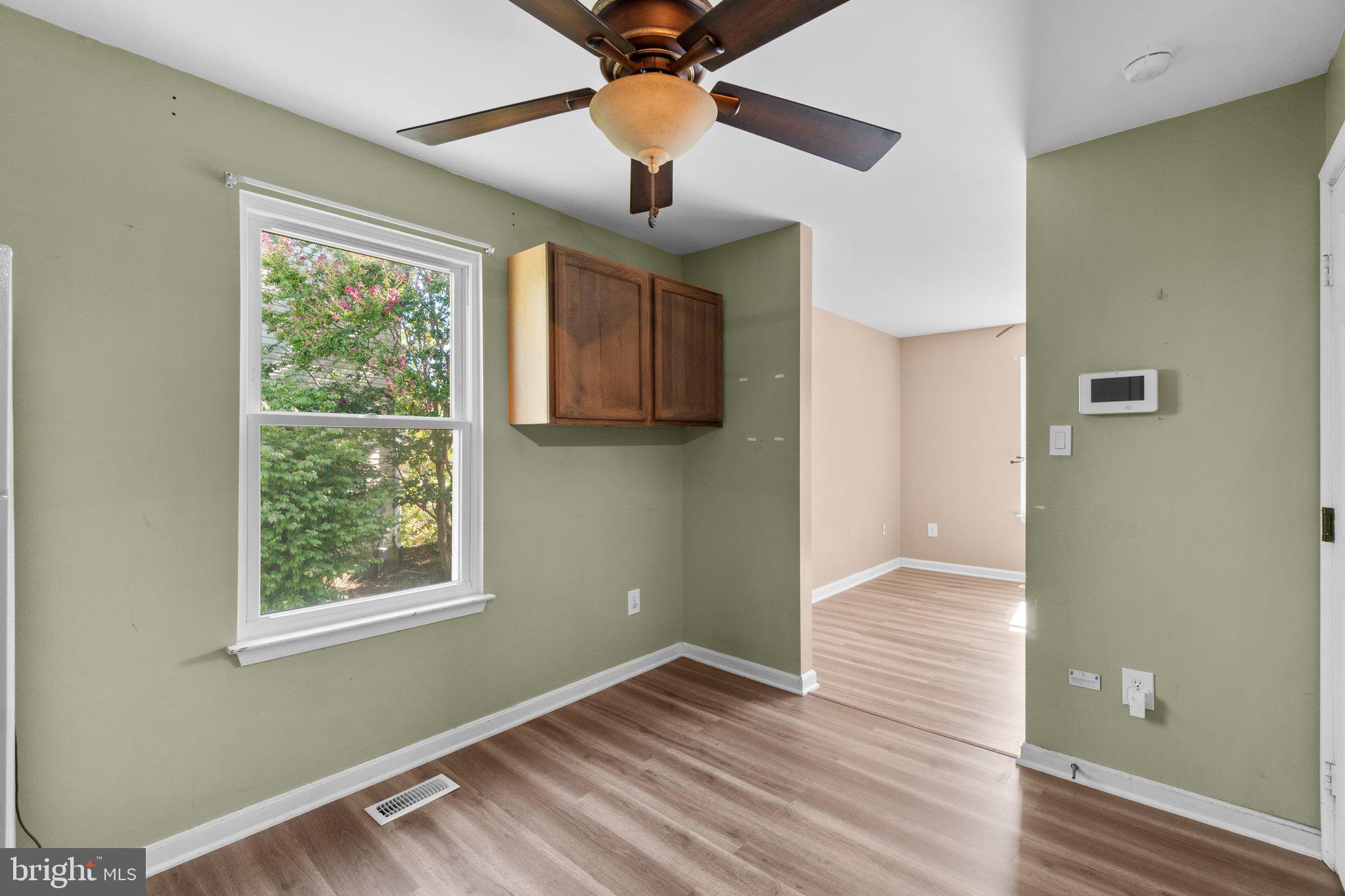 215 Bishops Glen Dr