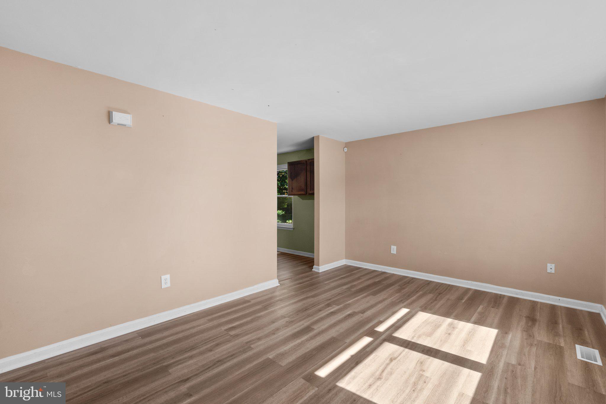 215 Bishops Glen Dr