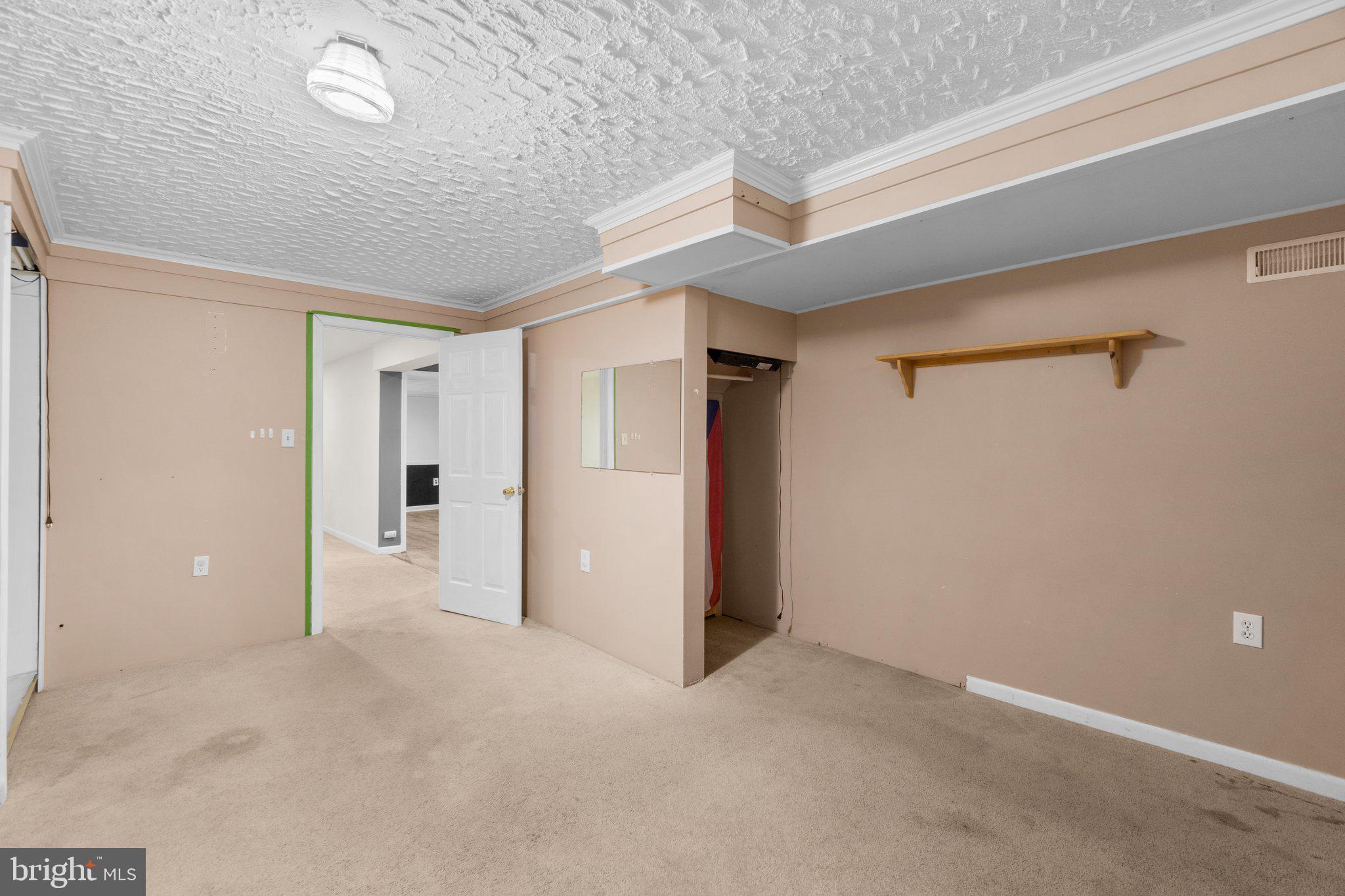 215 Bishops Glen Dr