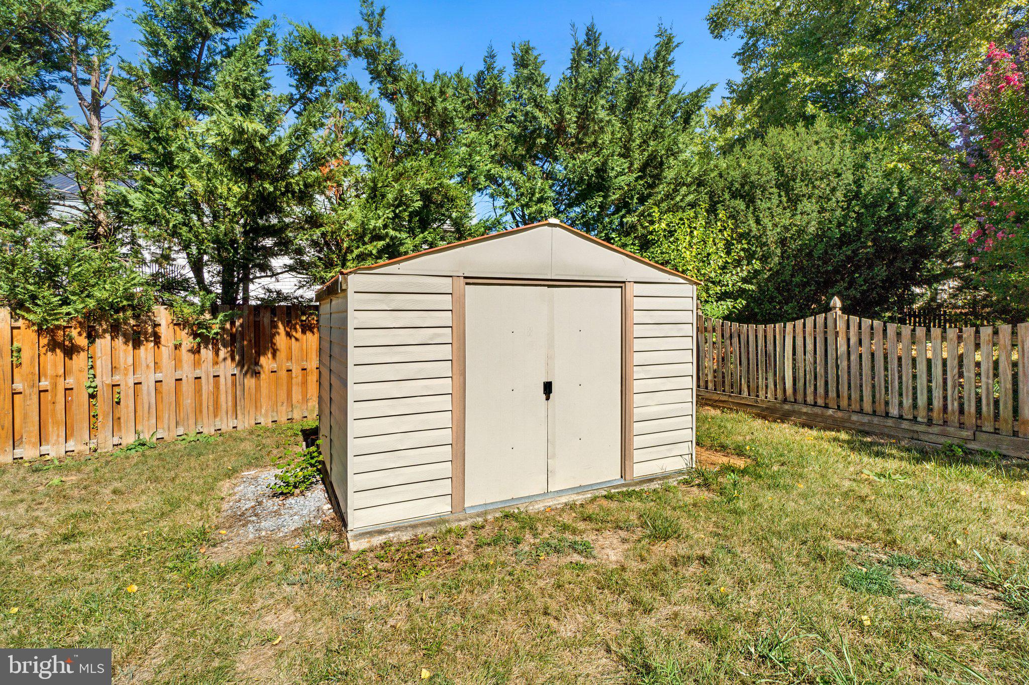 215 Bishops Glen Dr