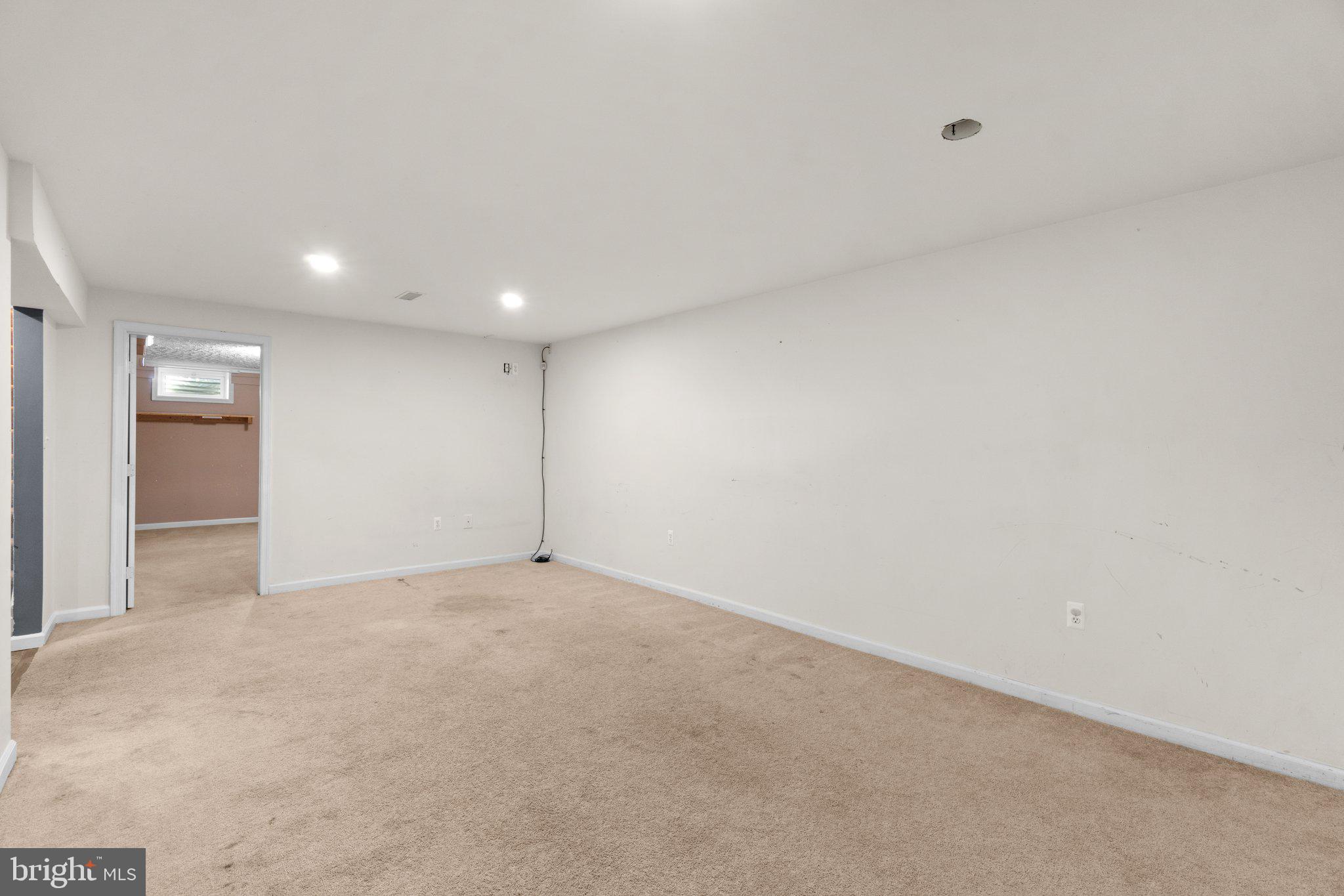 215 Bishops Glen Dr