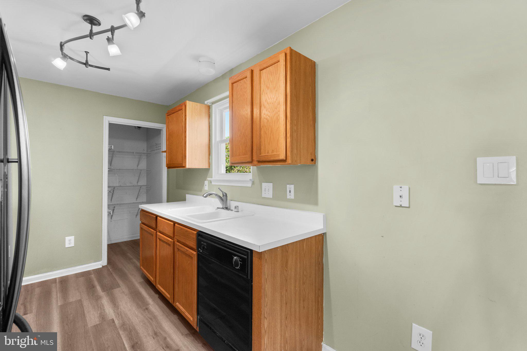 215 Bishops Glen Dr