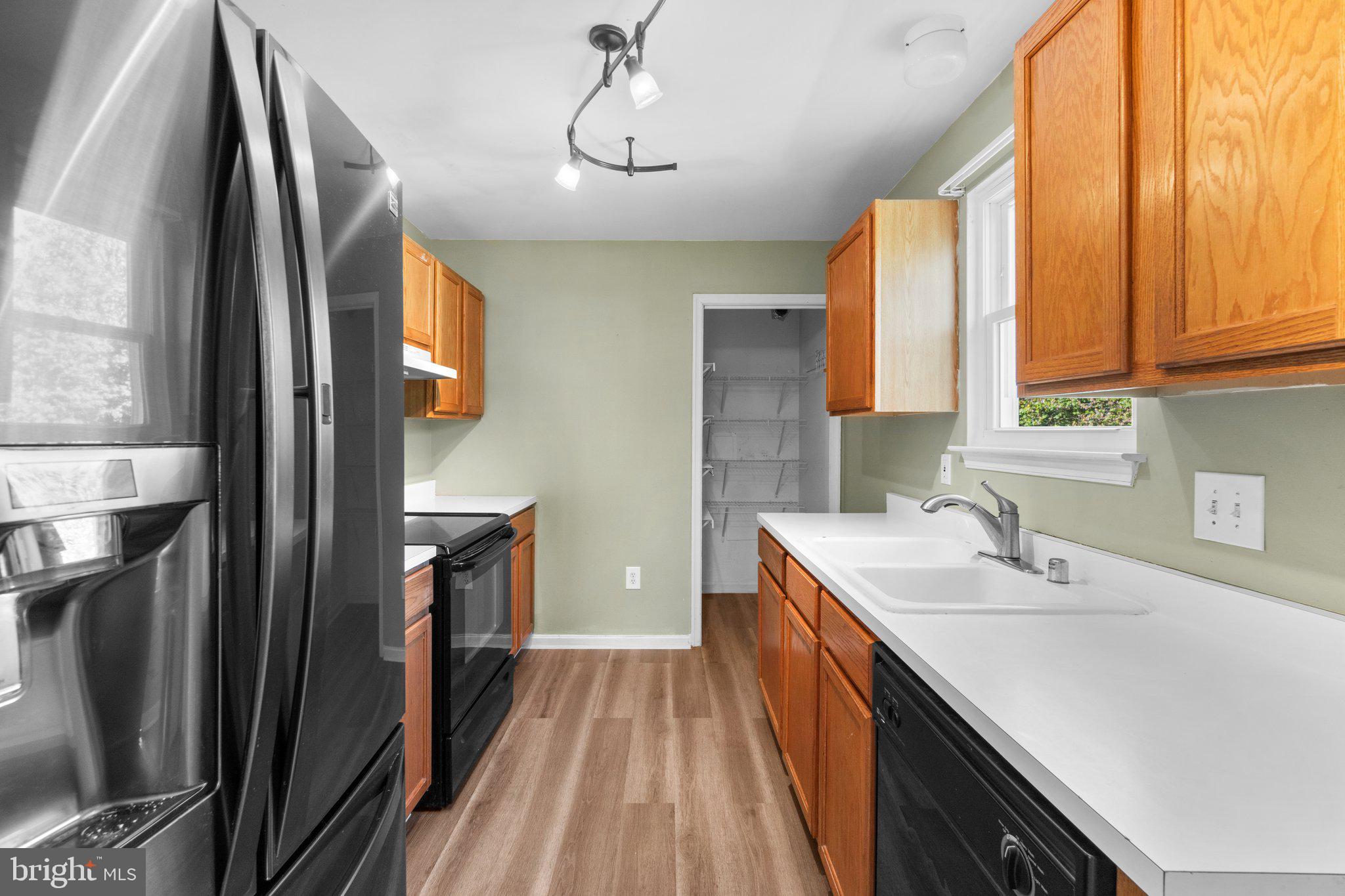 215 Bishops Glen Dr
