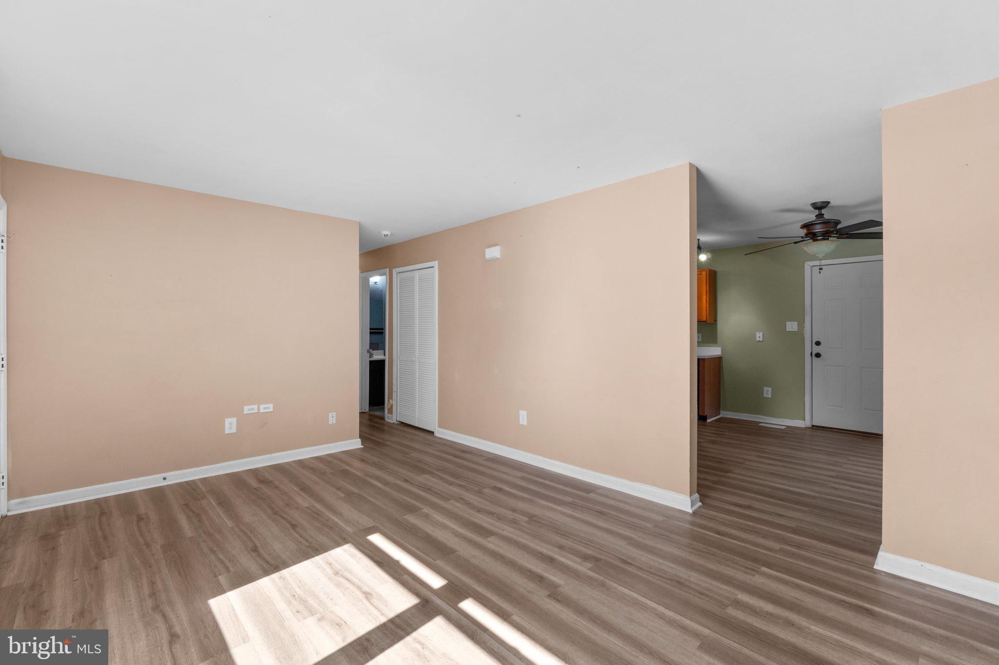 215 Bishops Glen Dr
