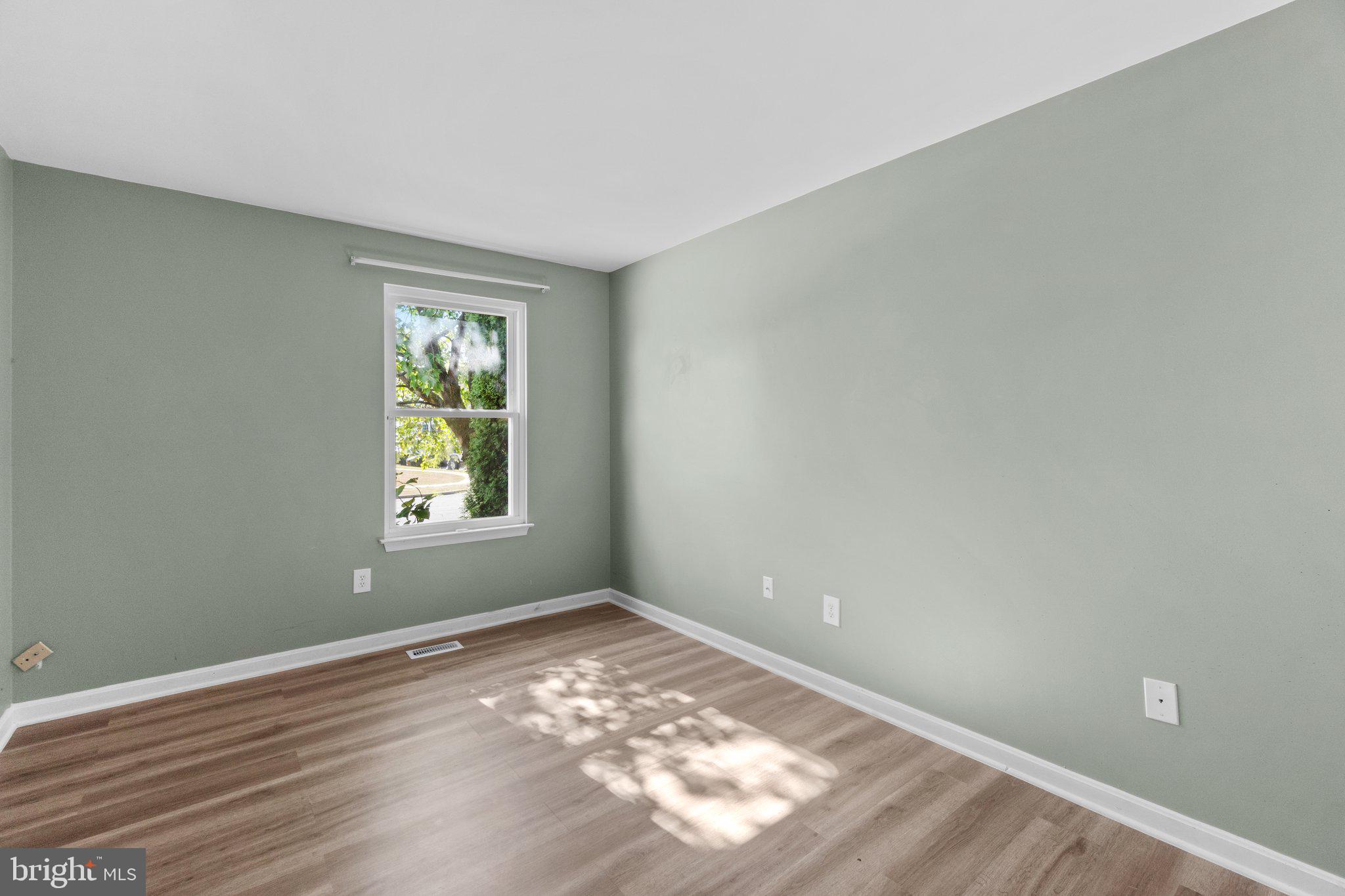 215 Bishops Glen Dr