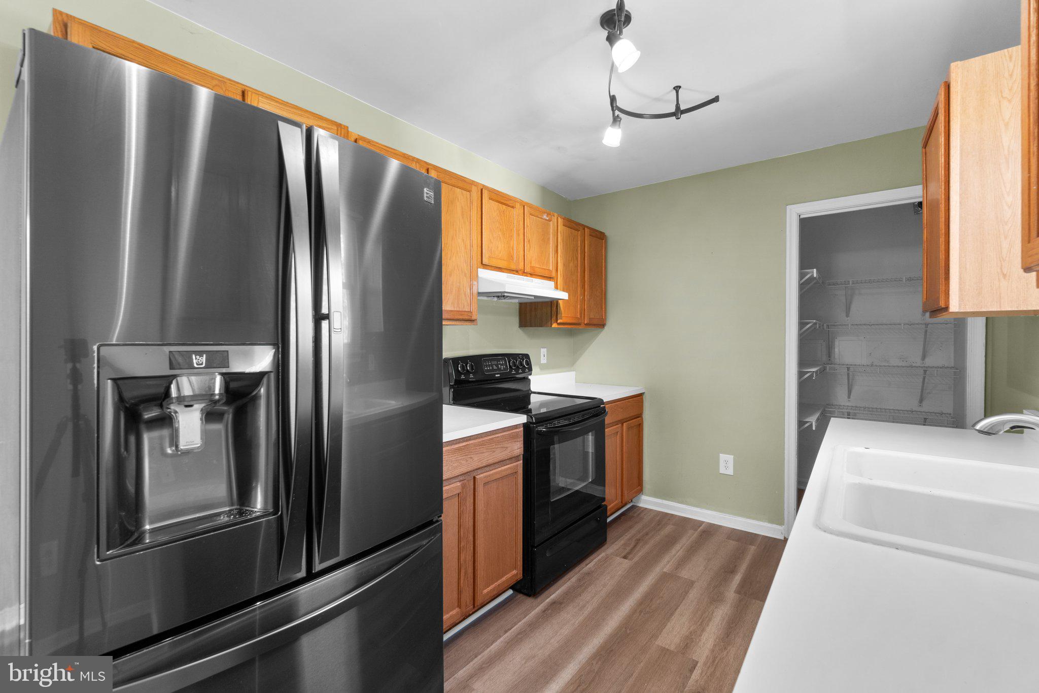 215 Bishops Glen Dr