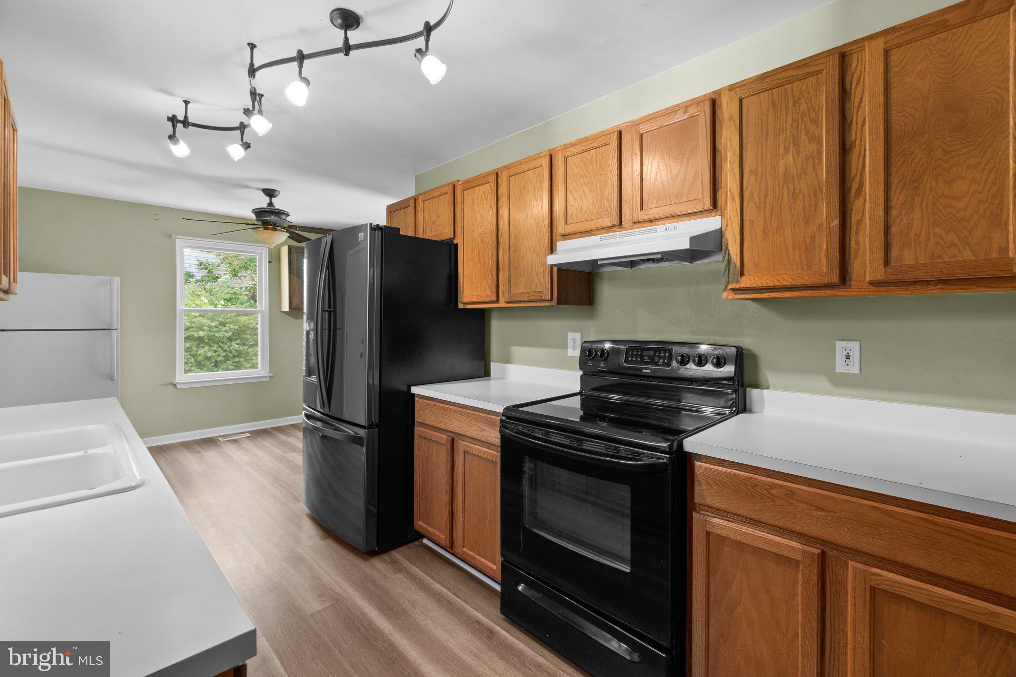 215 Bishops Glen Dr