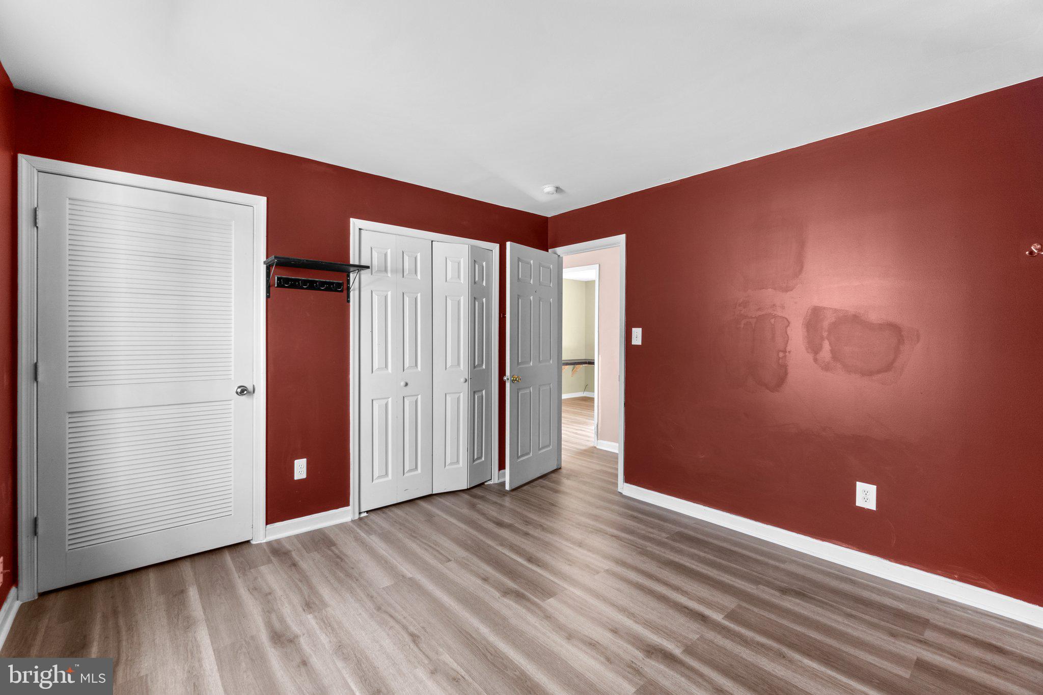 215 Bishops Glen Dr