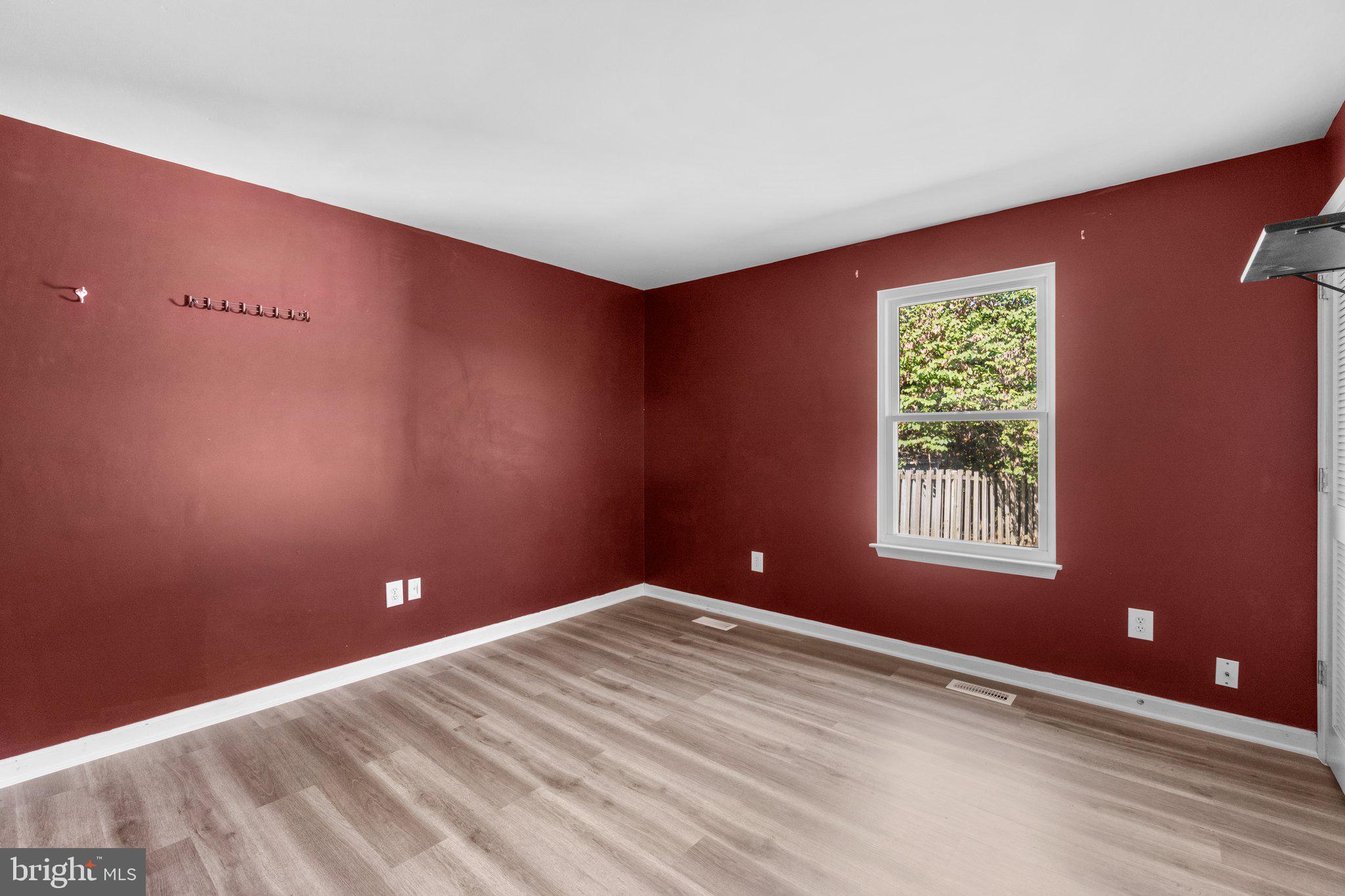 215 Bishops Glen Dr