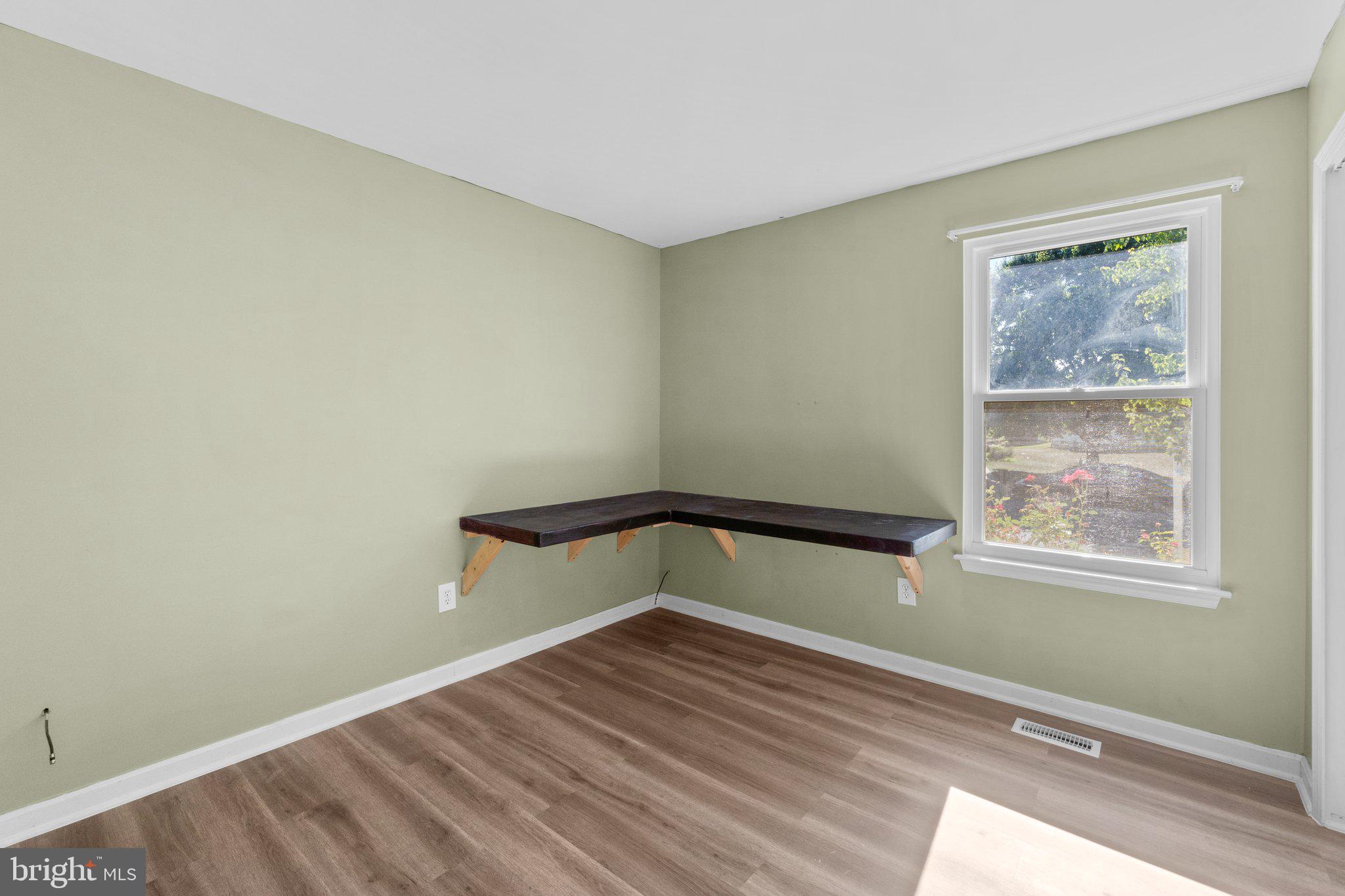 215 Bishops Glen Dr