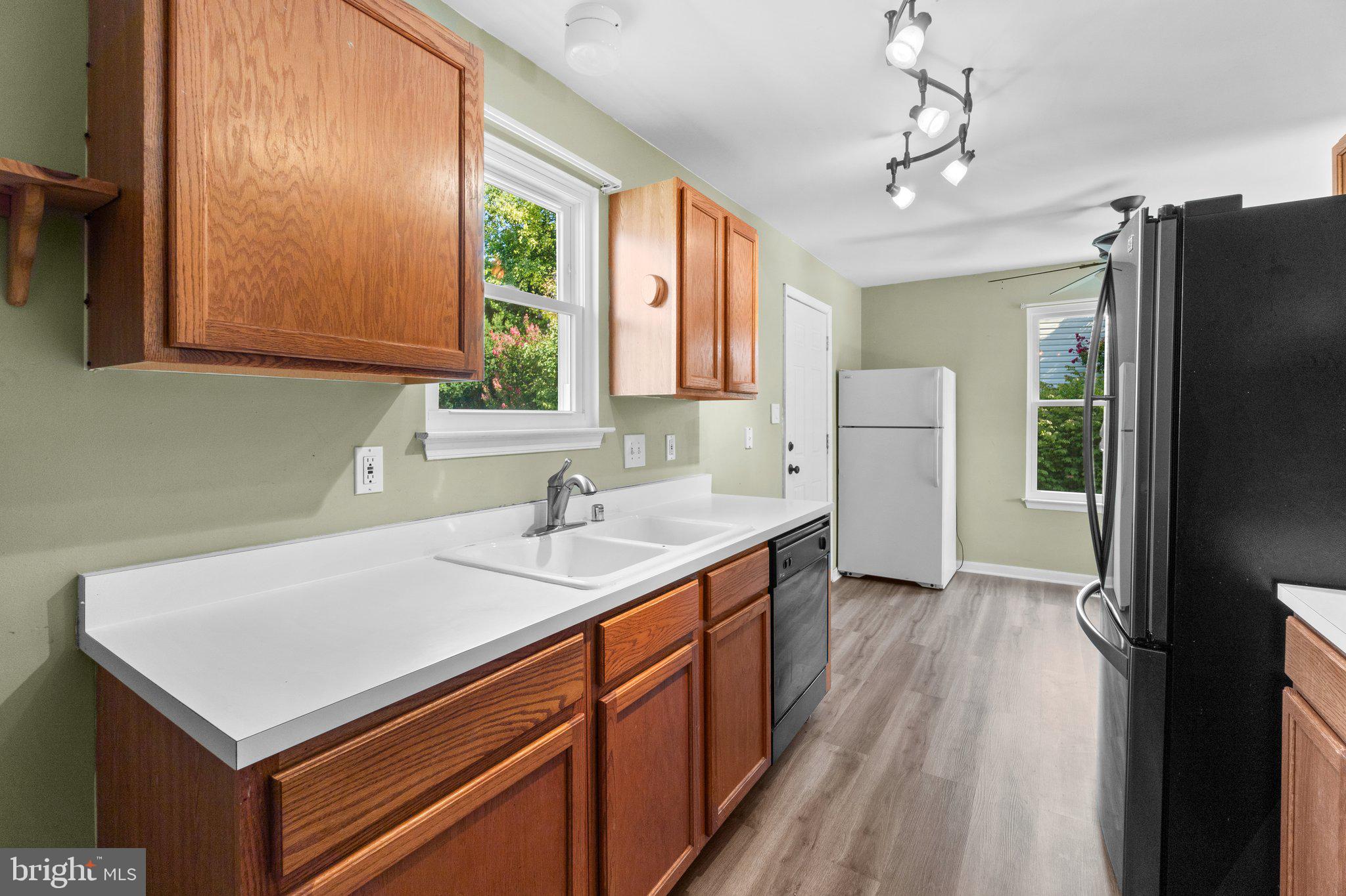 215 Bishops Glen Dr