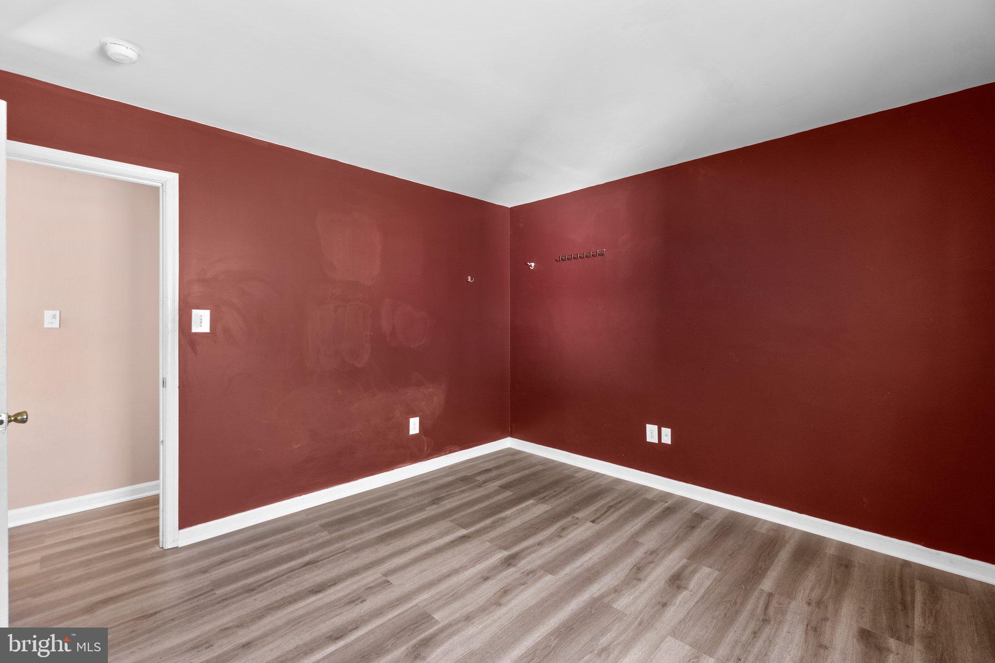 215 Bishops Glen Dr
