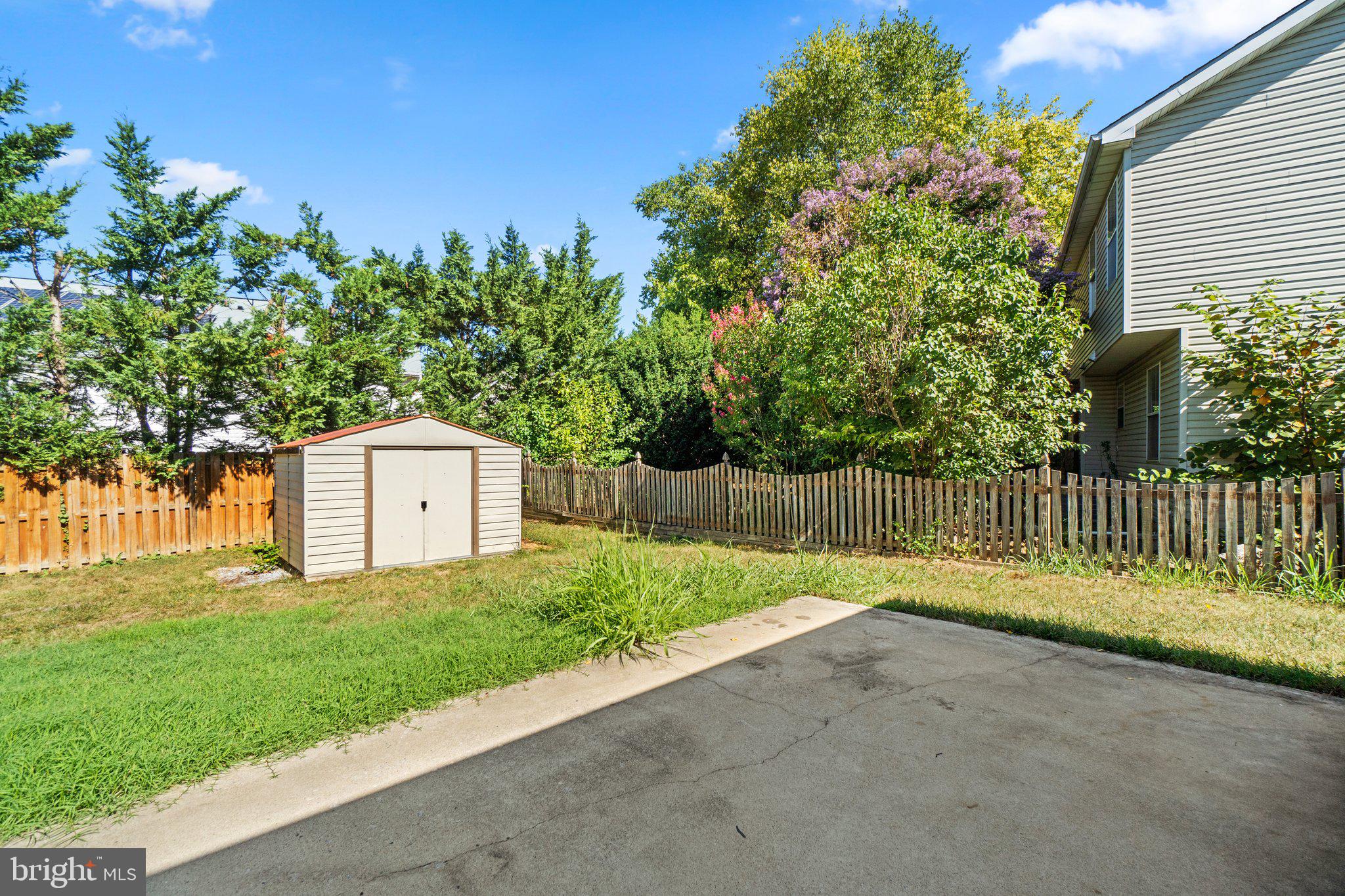 215 Bishops Glen Dr