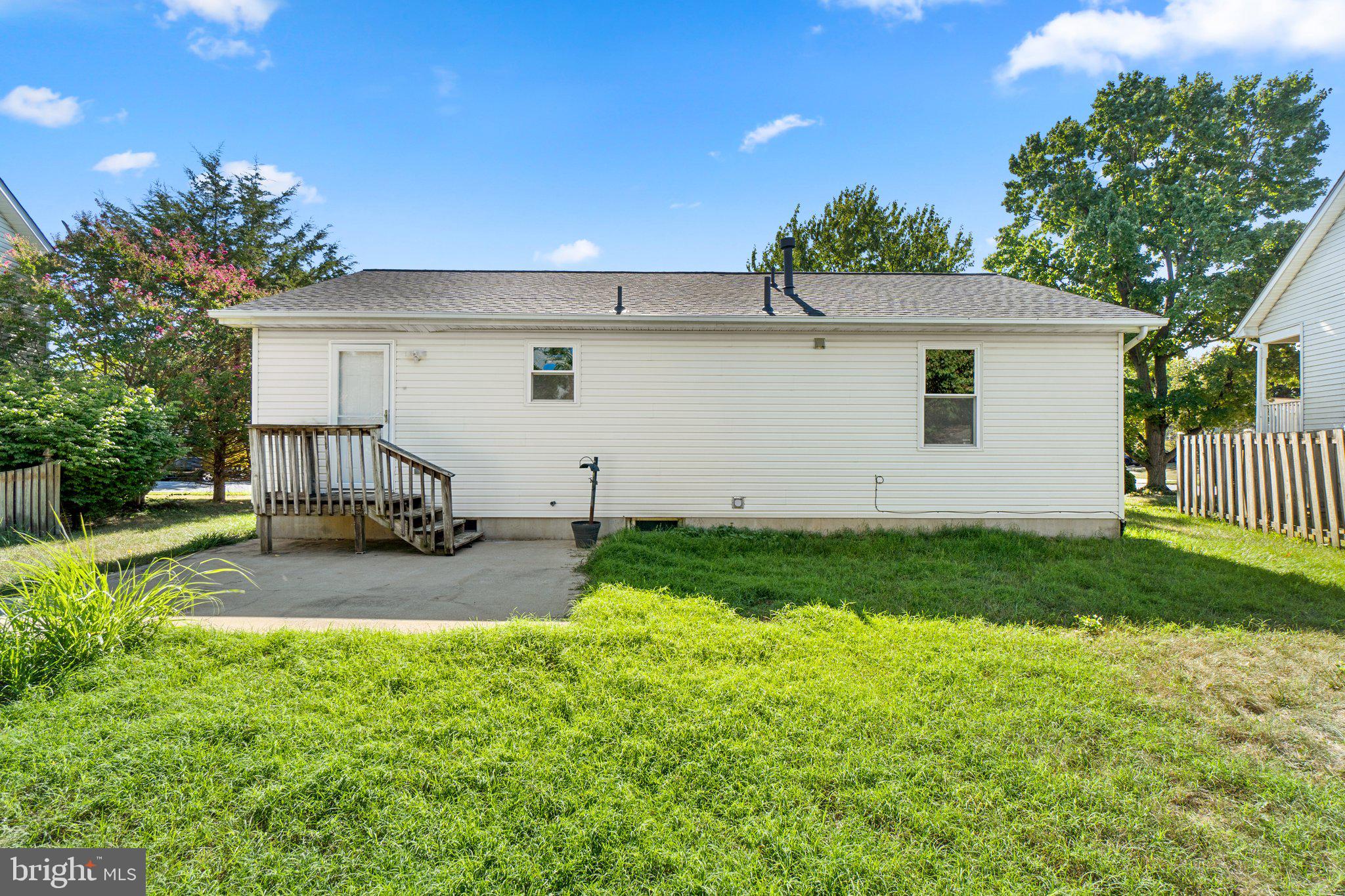 215 Bishops Glen Dr