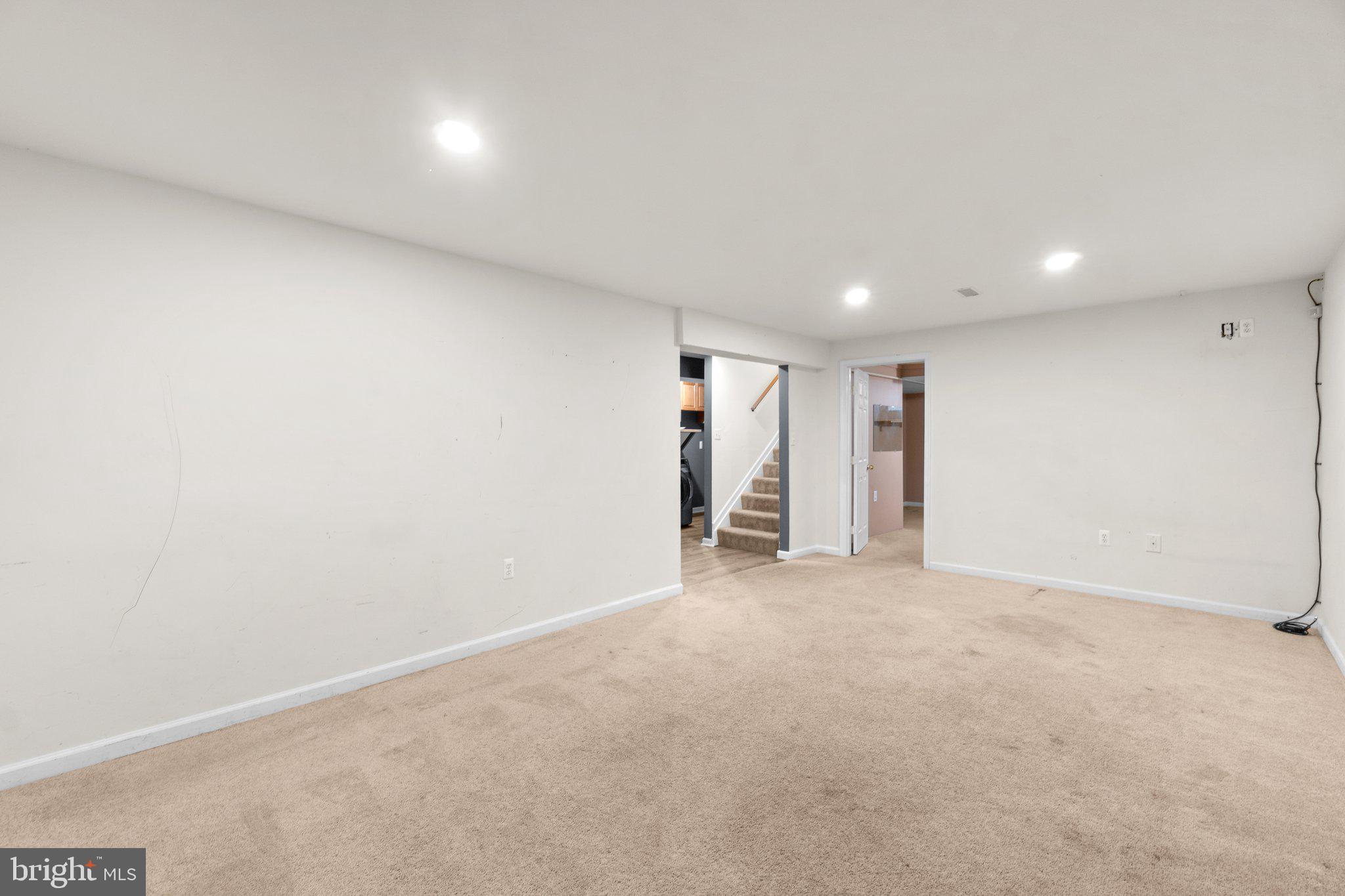 215 Bishops Glen Dr