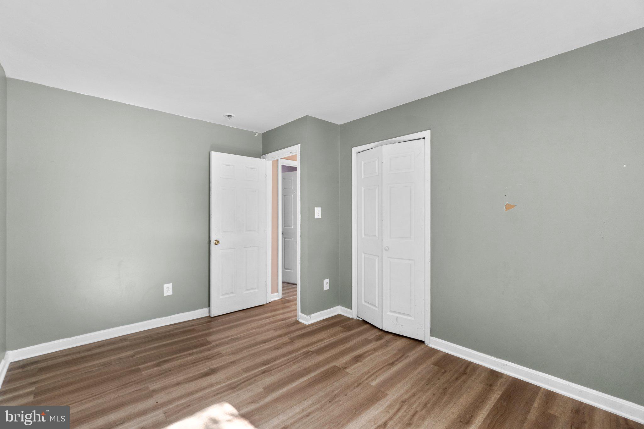 215 Bishops Glen Dr