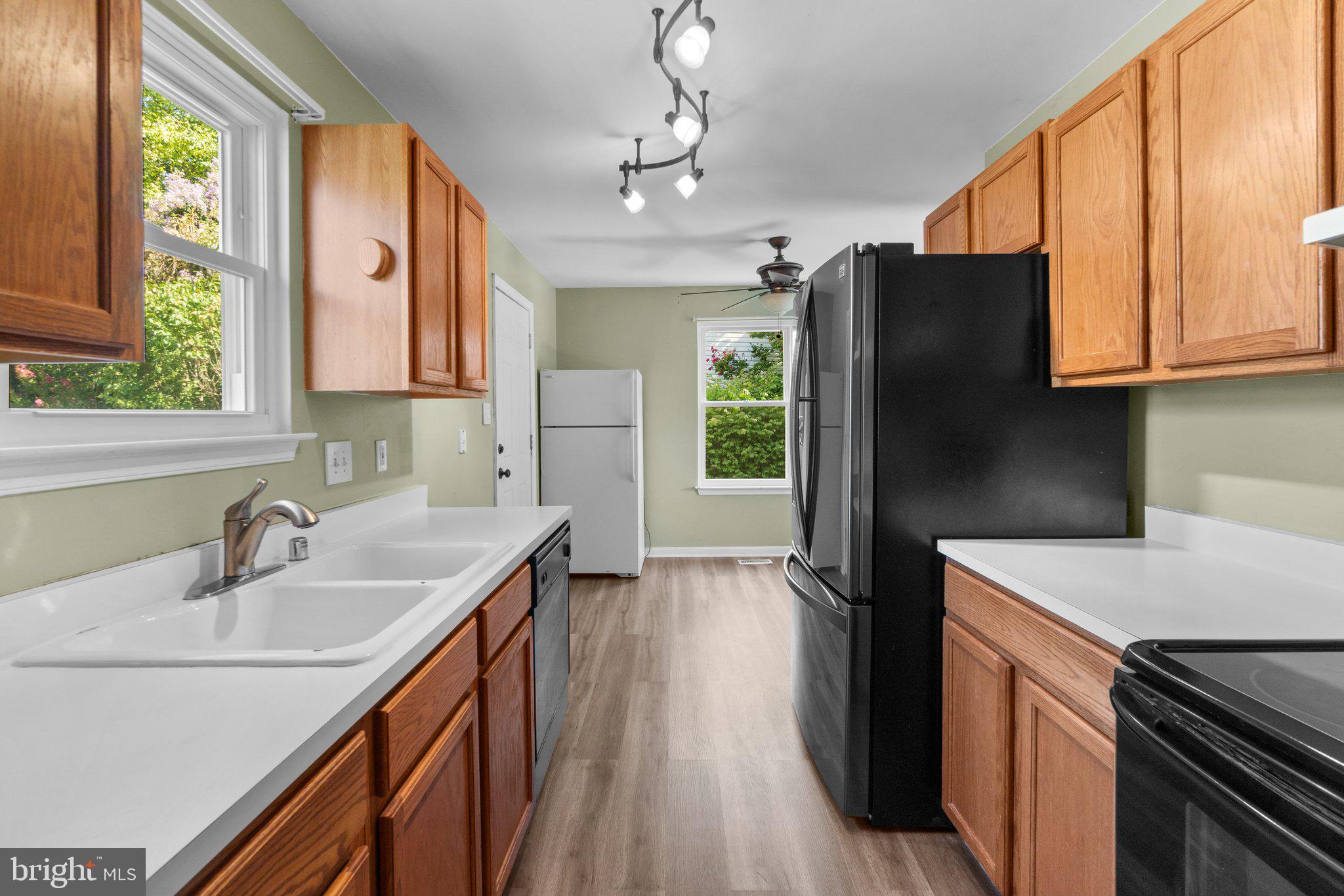 215 Bishops Glen Dr
