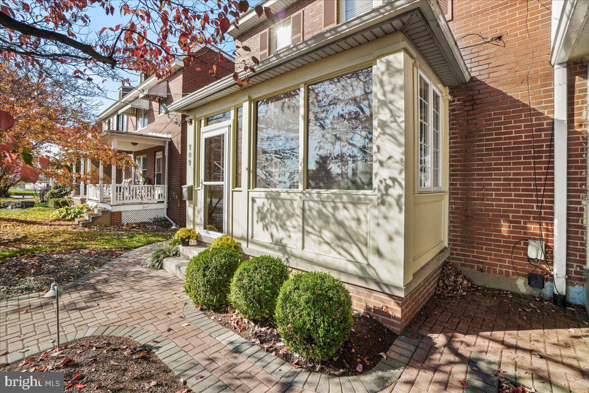 209 Monroe Ave