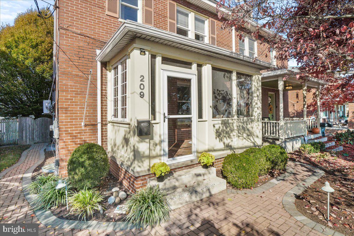 209 Monroe Ave
