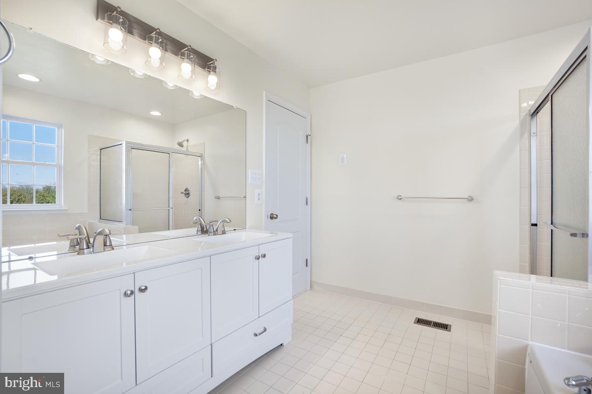 125 Sunlight Ct