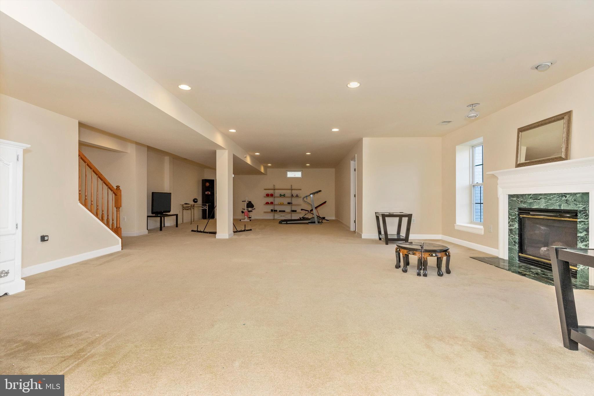 112 Galyn Dr