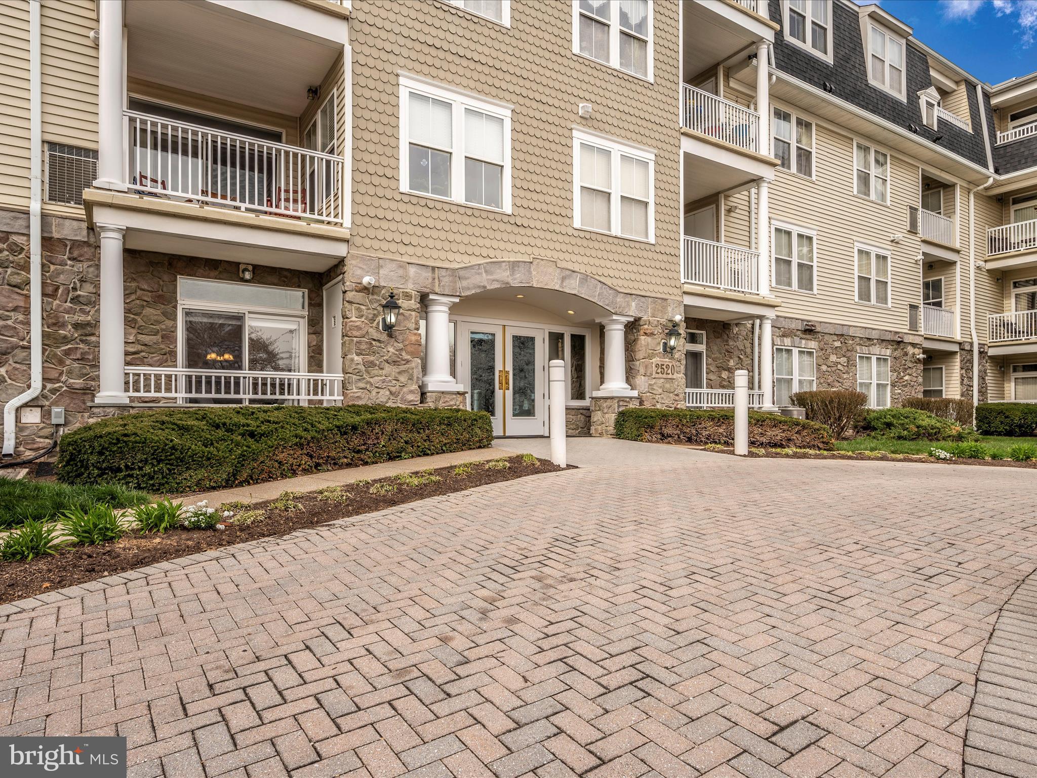 2520 Waterside Dr #101
