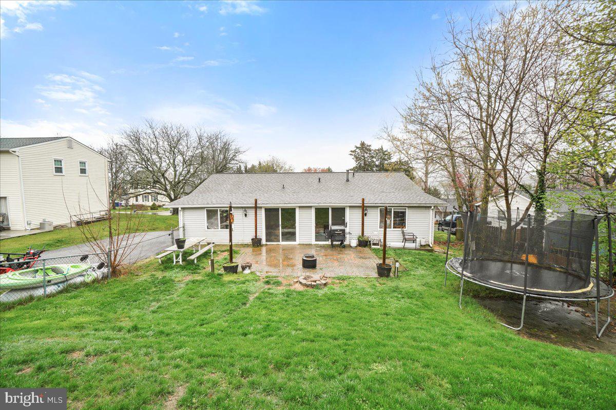 1610 Gibbons Rd