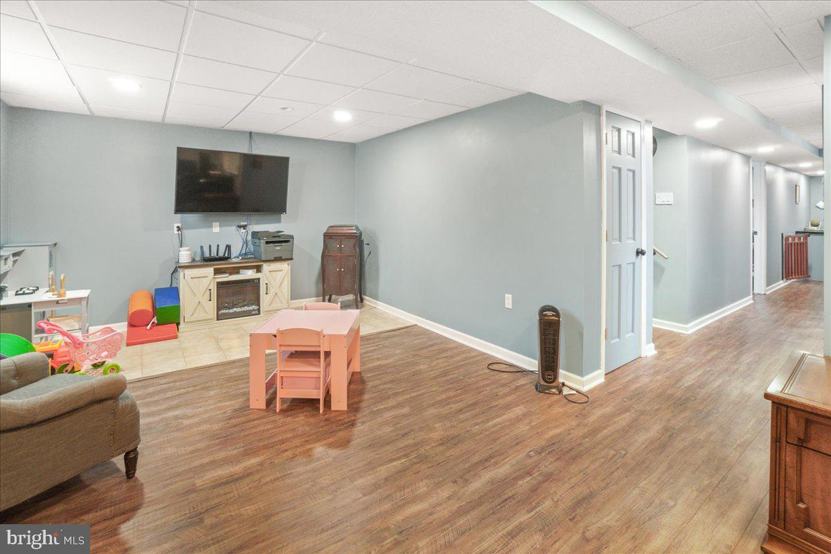 1610 Gibbons Rd
