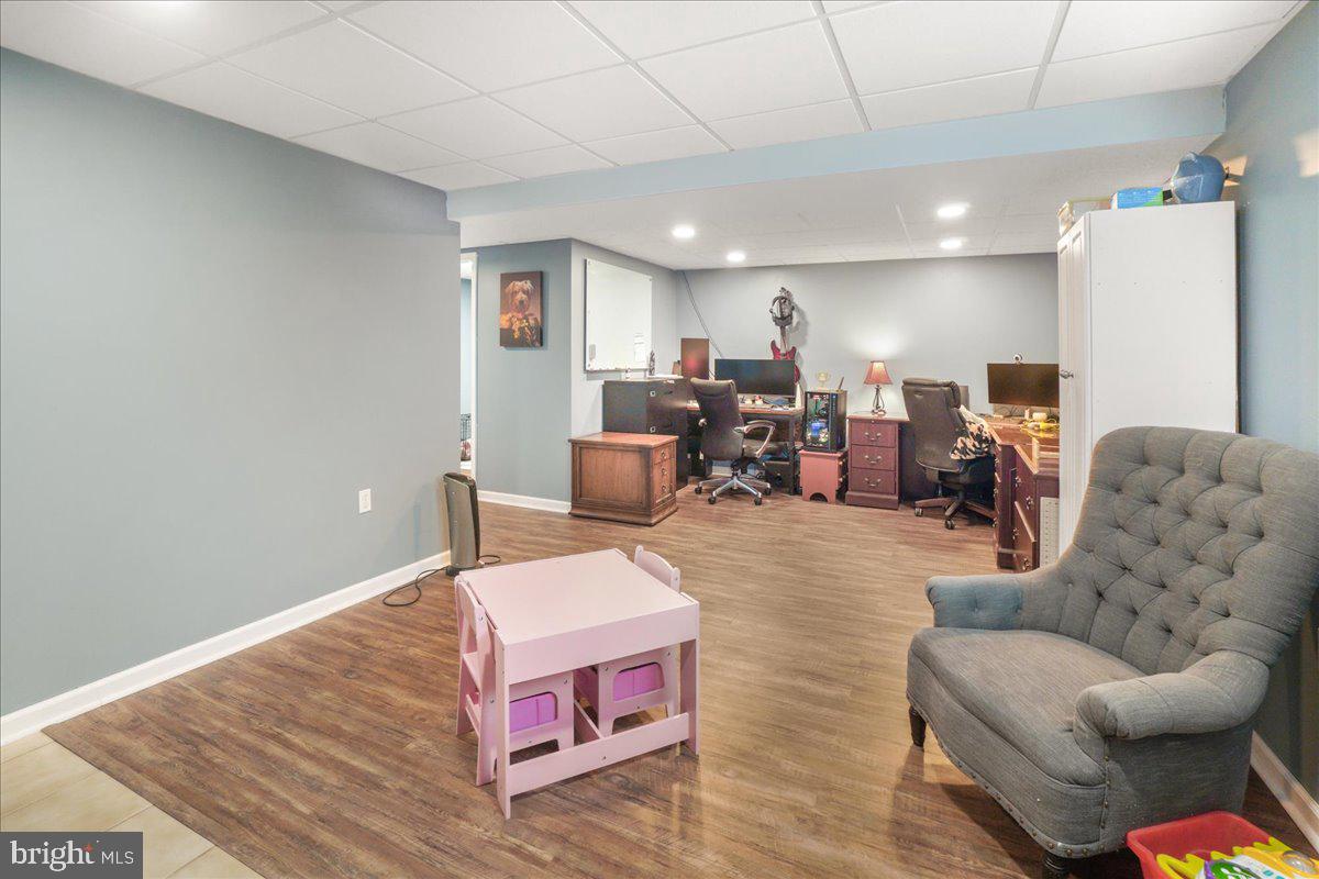 1610 Gibbons Rd