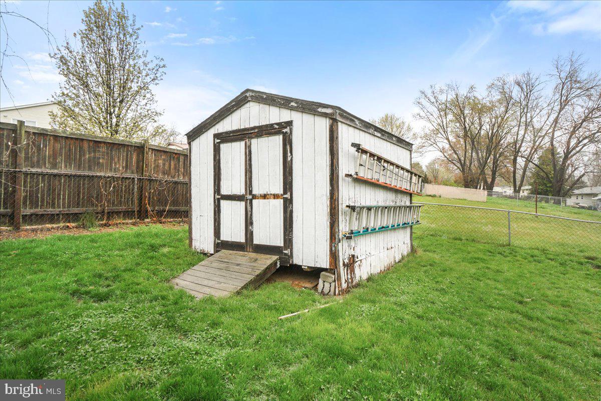 1610 Gibbons Rd
