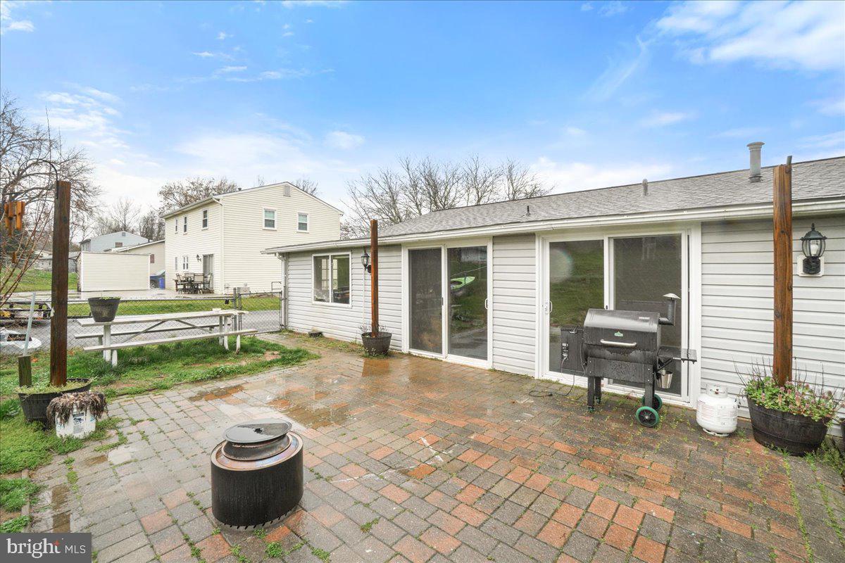 1610 Gibbons Rd