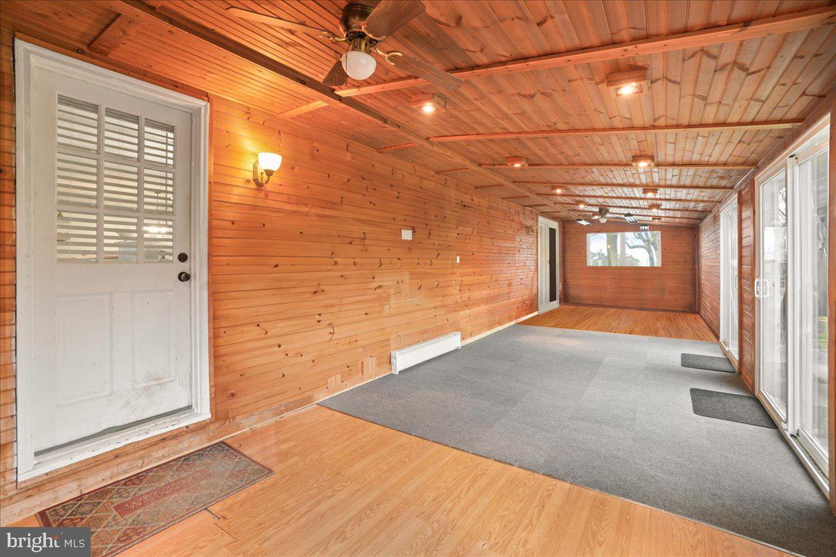 1610 Gibbons Rd