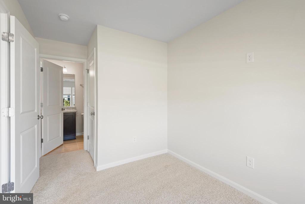 709 Courier Ln
