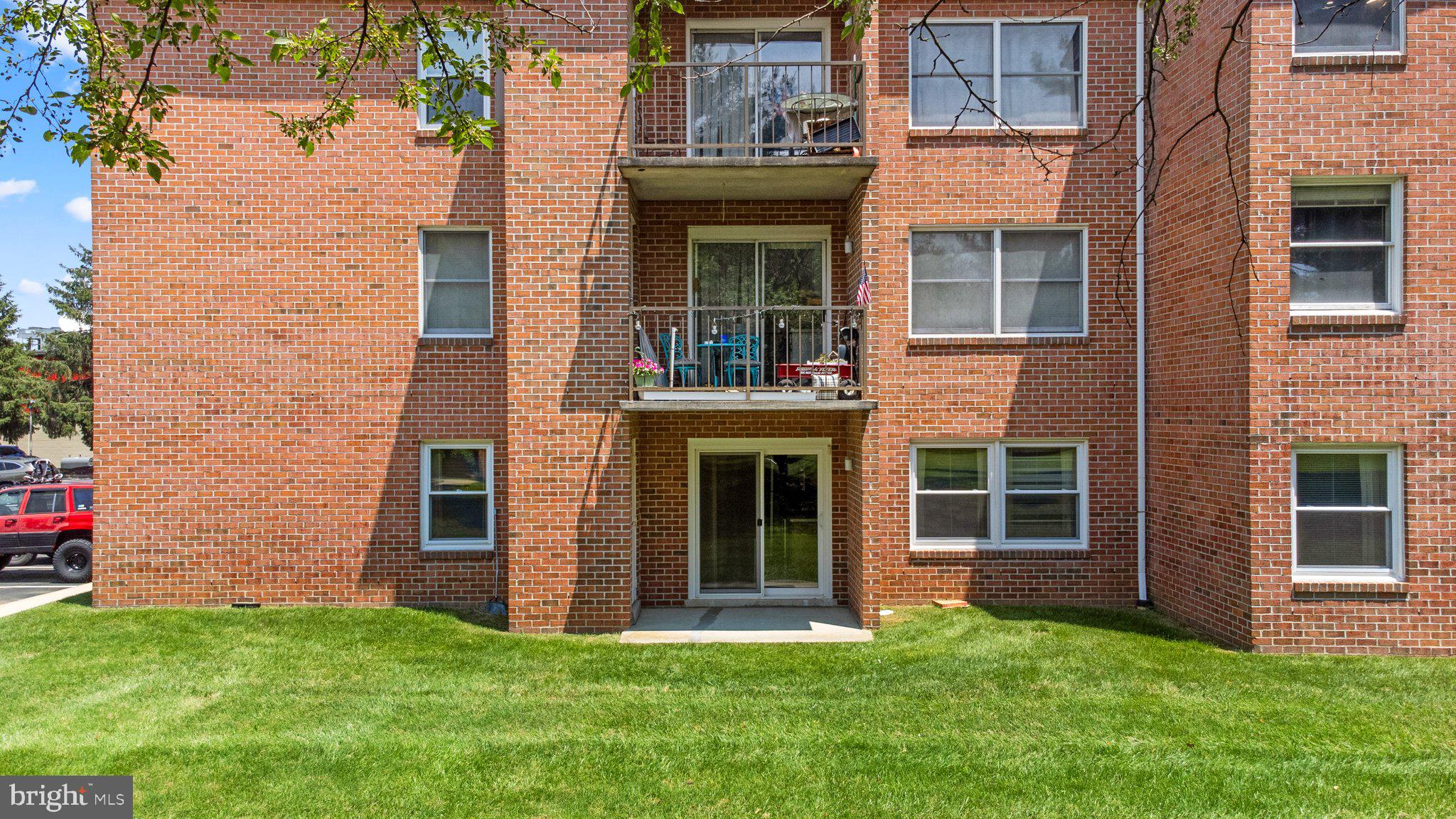 300 Chapel Ct #105