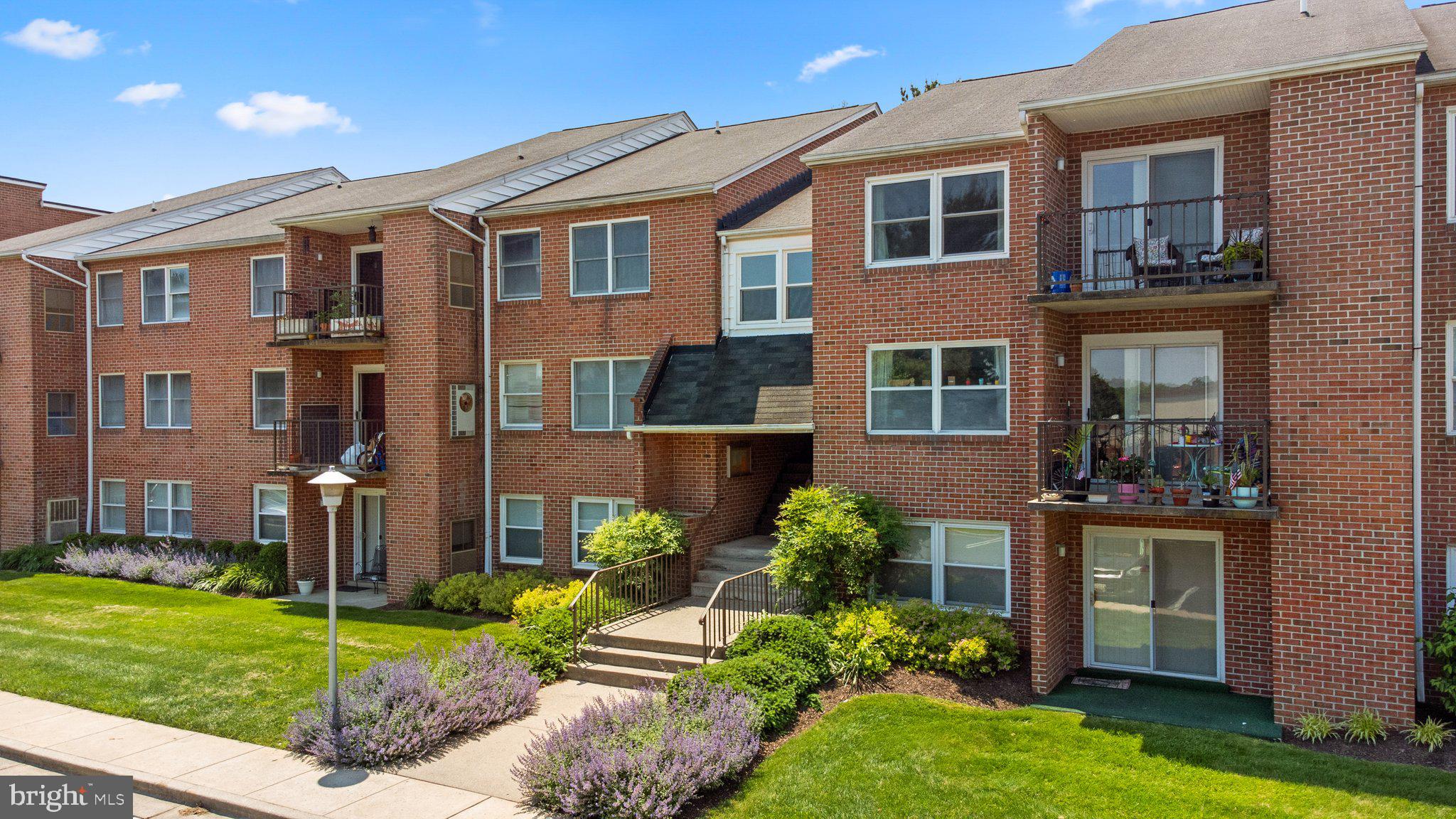 300 Chapel Ct #105