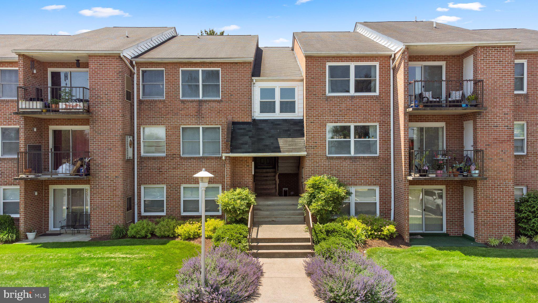 300 Chapel Ct #105