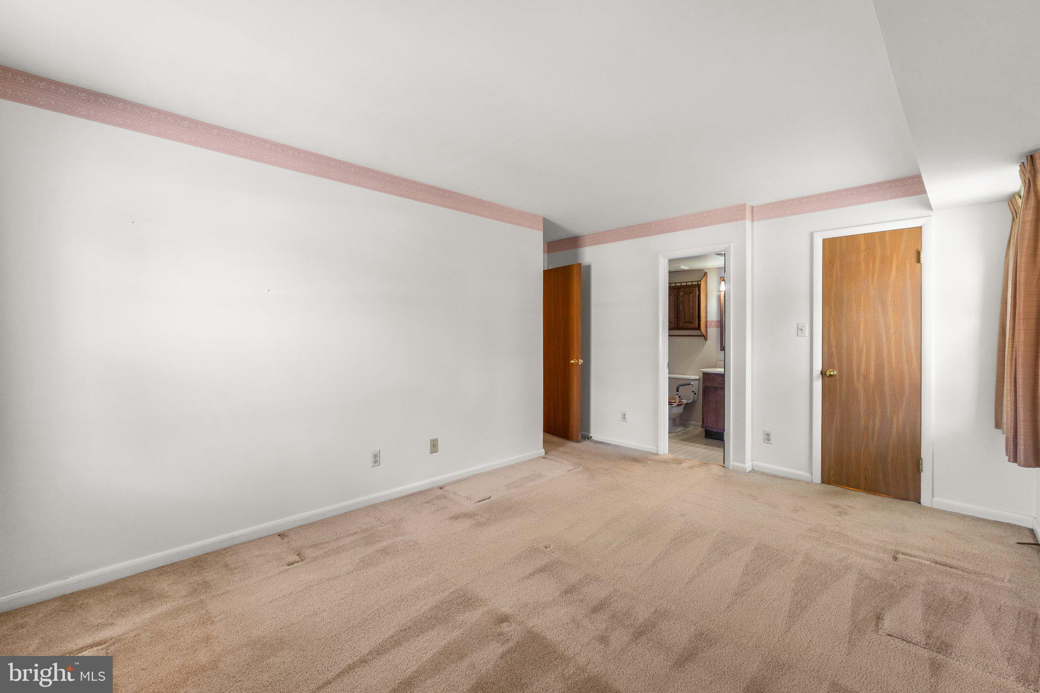 300 Chapel Ct #105