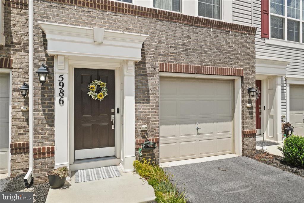 5986 Whelan Ln