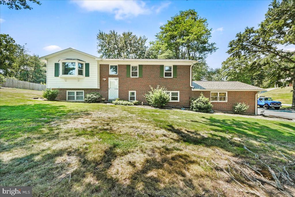 2311 Persimmon Dr
