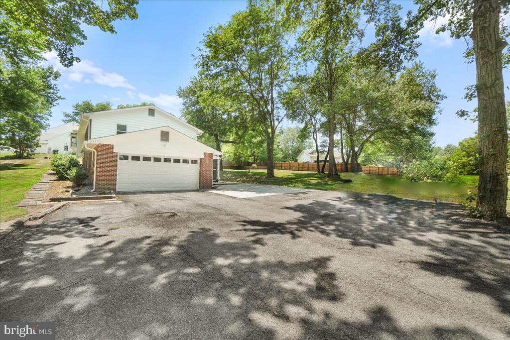 2311 Persimmon Dr