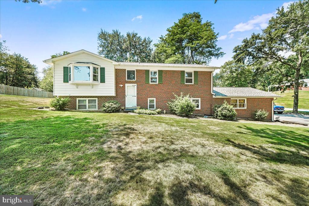 2311 Persimmon Dr
