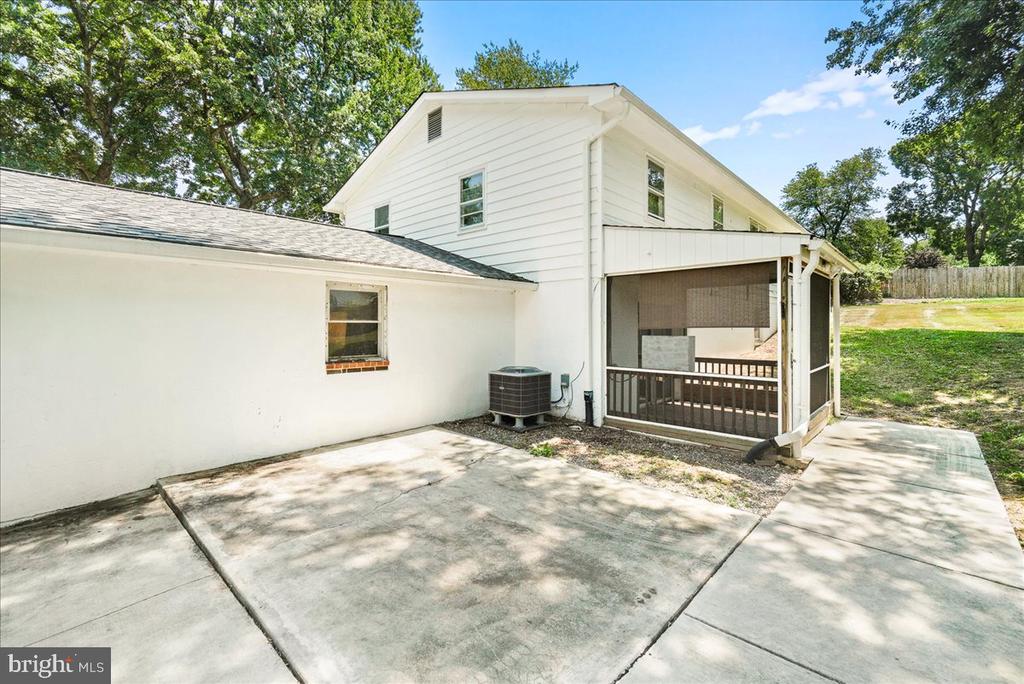 2311 Persimmon Dr