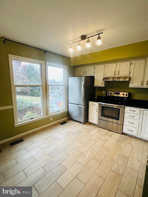 2414 DUNMORE CT