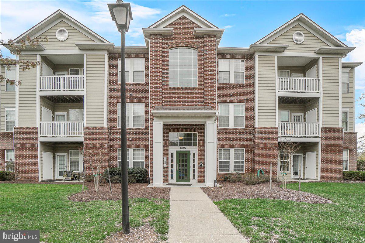8207 Blue Heron Dr #3b