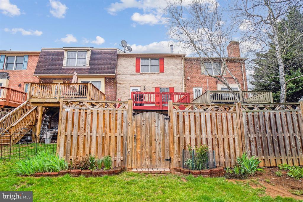 8020 Hollow Reed Ct
