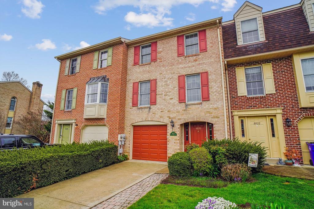 8020 Hollow Reed Ct