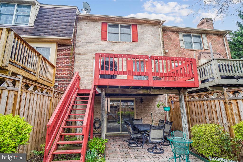 8020 Hollow Reed Ct