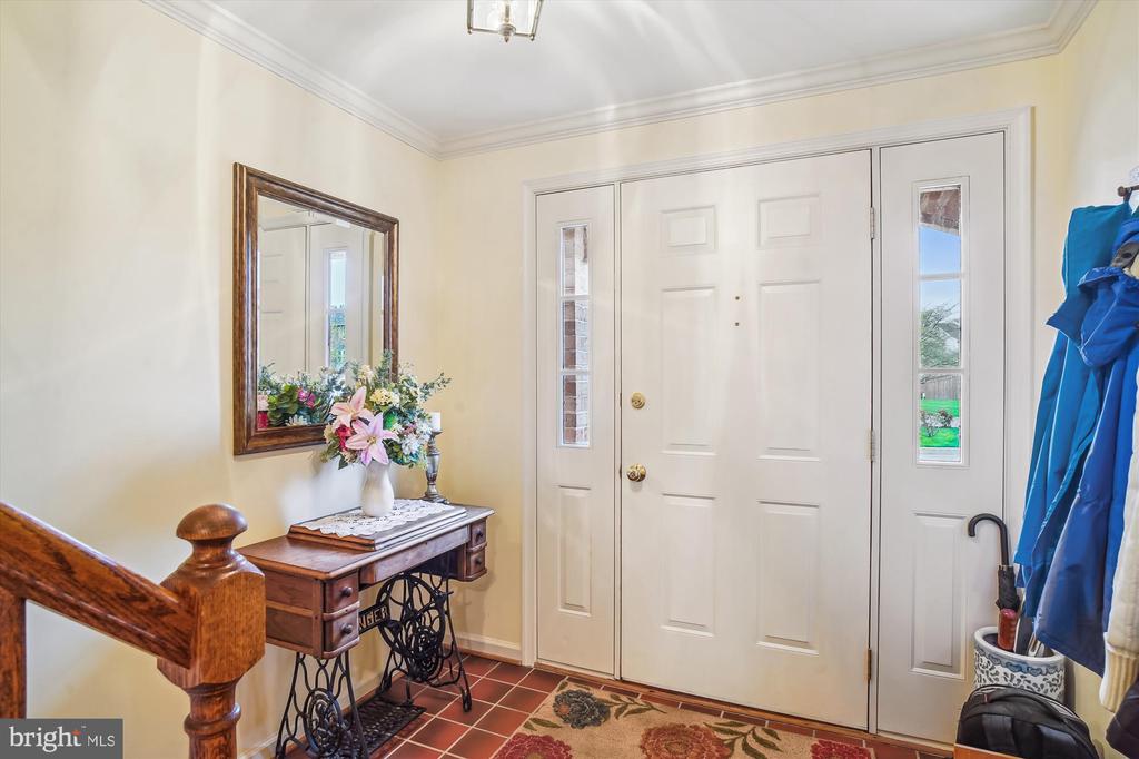 8020 Hollow Reed Ct