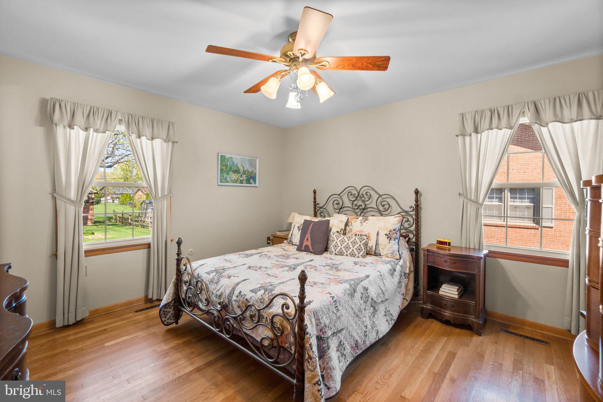 8008 Meadowview Dr
